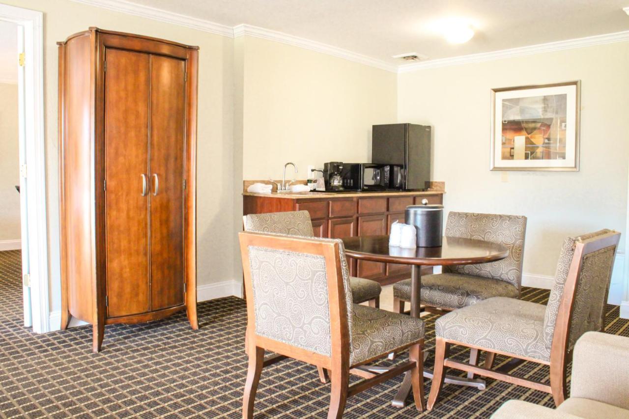 Cape Cod Irish Village - The Emerald Resort บาร์นสเตเบิล ภายนอก รูปภาพ